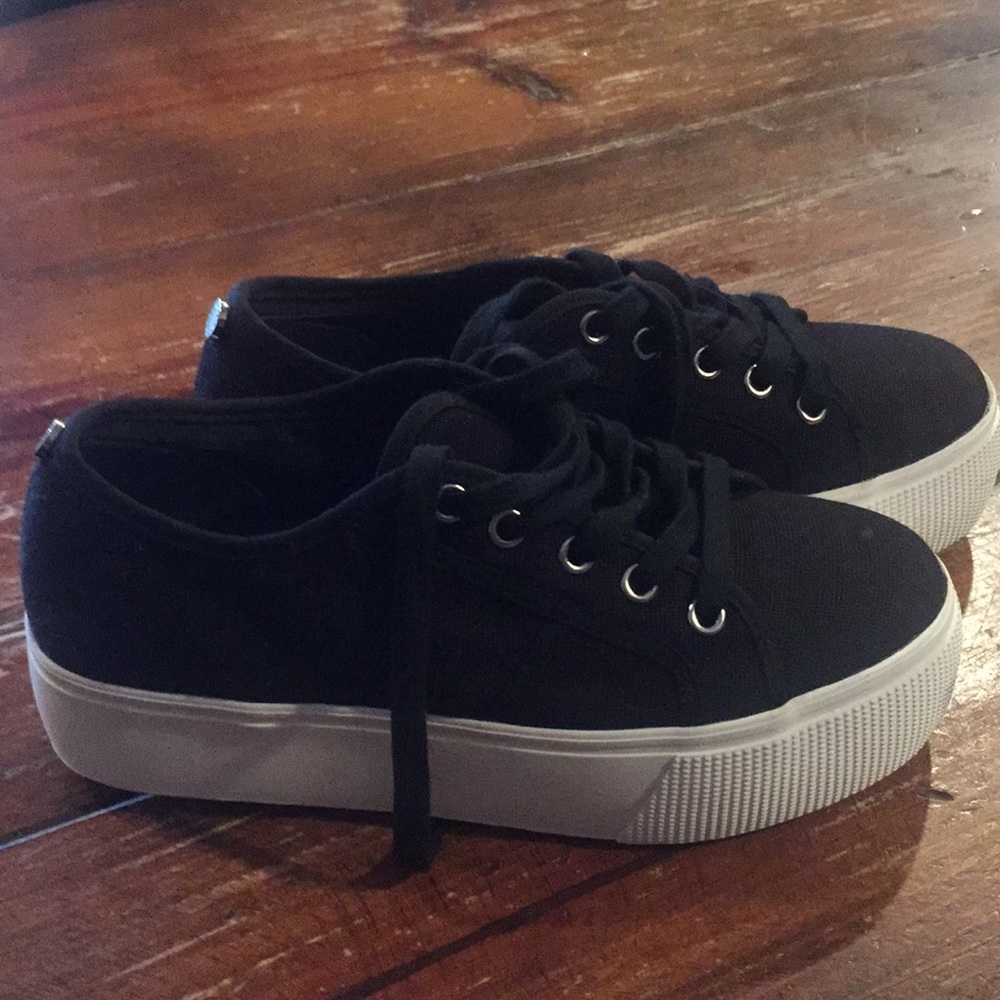Steve Madden EMMI Sneaker